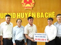 Công ty CP than Hà Tu trao 30 triệu đồng hỗ trợ xã Lương Mông xây dựng nông thôn mới