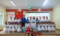 Đoàn Thanh niên – Công đoàn Than Hà Tu tổ chức thăm, tặng quà nhân dịp Tết Trung thu 2025