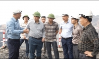 Phó Tổng giám đốc Tập đoàn Nguyễn Văn Tuân kiểm tra, chỉ đạo sản xuất tại Công ty Cổ phần Than Hà Tu