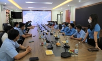 Đồng chí:  Nguyễn Thị Minh- Phó chủ tịch Công đoàn TKV thăm hỏi, động viên CBCN  Phòng Điều khiển- Công  ty CP Than Hà Tu