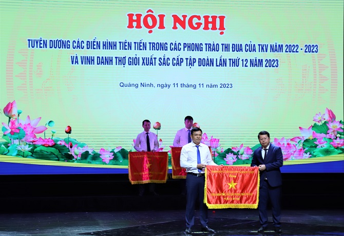 Nhiều tập thể, cá nhân Công ty CP Than Hà Tu được khen thưởng tại Hội nghị Tuyên dương các điển hình tiên tiến và thợ giỏi của TKV