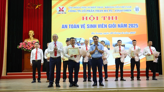 khen thuong 03 thi sinh dat danh hieu atvsv gioi