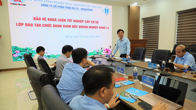 Đồng chí Trần Quốc Tuấn – Bí thư Đảng ủy, Giám đốc Công ty CP Than Hà Tu, Chủ tịch Hội đồng đánh giá phát biểu tại hội nghị
