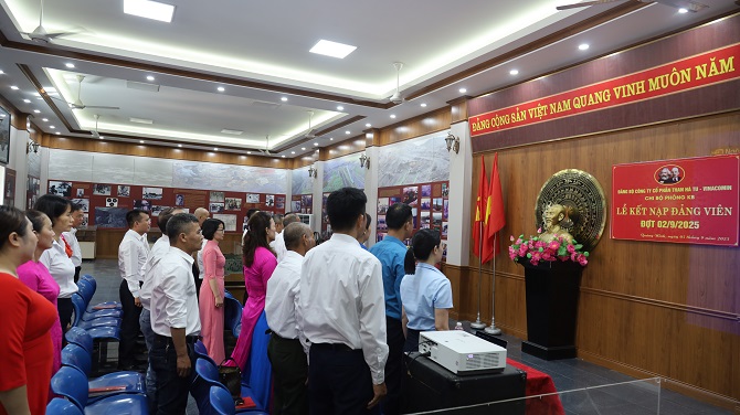 4dang vien va quan chung tieu bieu tham du le chao co va tuyen the tai chi bo phong kb