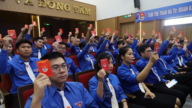 8cac dai bieu bieu quyet thong qua nghi quyet dai hoi bang the doan vien