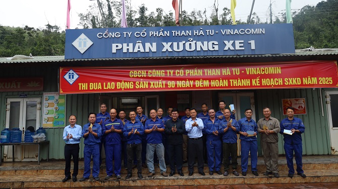 trao thuong chien dich thi dua 120 ngay dem ngay tai nha giao ca phan xuong xe 1 1