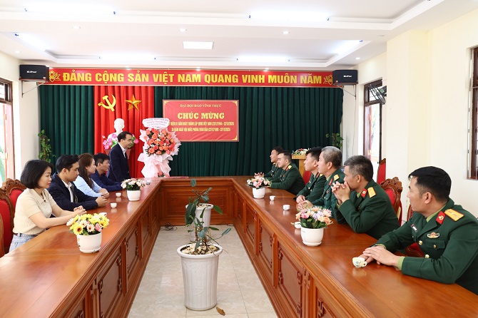 Gặp mặt chúc mừng giữa đại diễn hao đơn vi Than Hà Tu và Bộ đội Đảo Vĩnh Thực