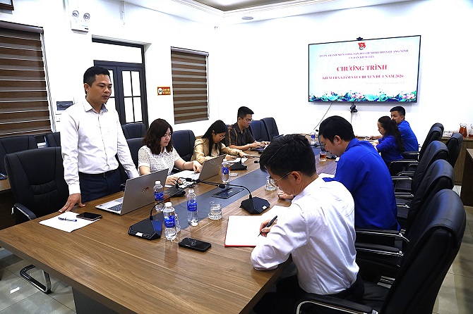 Đ/c Hoàng Việt Phương - Bí thư Đoàn Than Quảng Ninh phát biểu tại Hội nghị