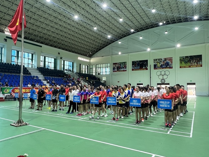 Các đoàn VĐV vùng Hạ Long tham dự khai mạc " Vòng loại giải CLBB phòng trào TKV năm 2026"