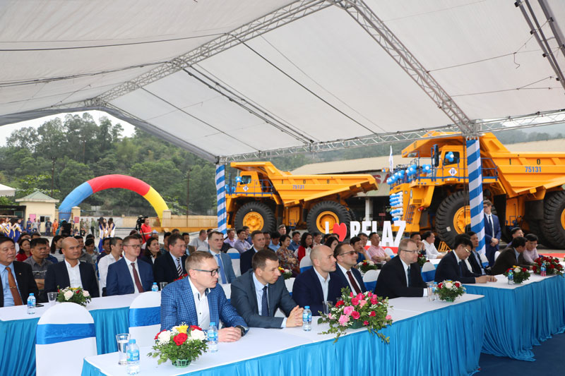 Xe tải BELAZ 75131 tải trọng 130 tấn chính thức đưa vào hoạt động tại mỏ than Hà Tu