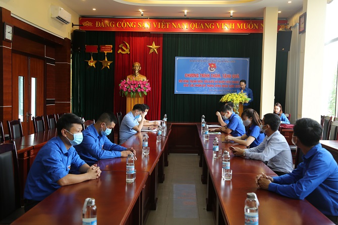 Đ/C Phạm Văn Hạnh- BT Đoàn TN Công ty báo cáo hoạt động công tác Đoàn tại chương trình