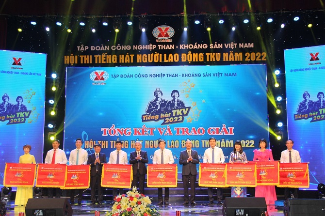 Đội văn nghệ  Công ty Than Hà Tu đoạt giải Nhì tại Hội thi tiếng hát người lao động TKV năm 2022