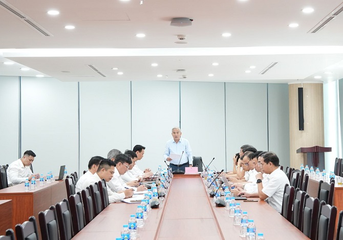 Tổng giám đốc Tập đoàn Vũ Anh Tuấn chủ trì hội nghị giao ban sản xuất tháng 5/2026 tại Trung tâm ĐHSX tại Quảng Ninh